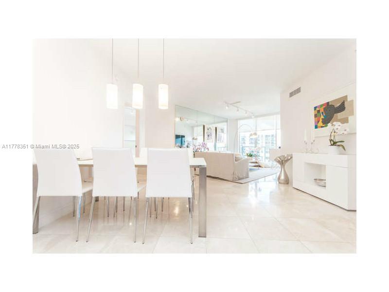 La Perla Condo - Residential