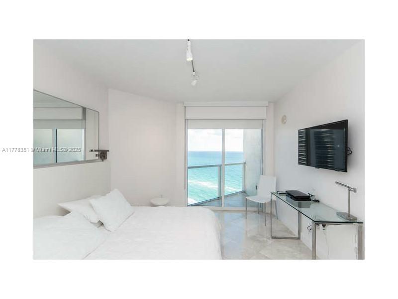 La Perla Condo - Residential