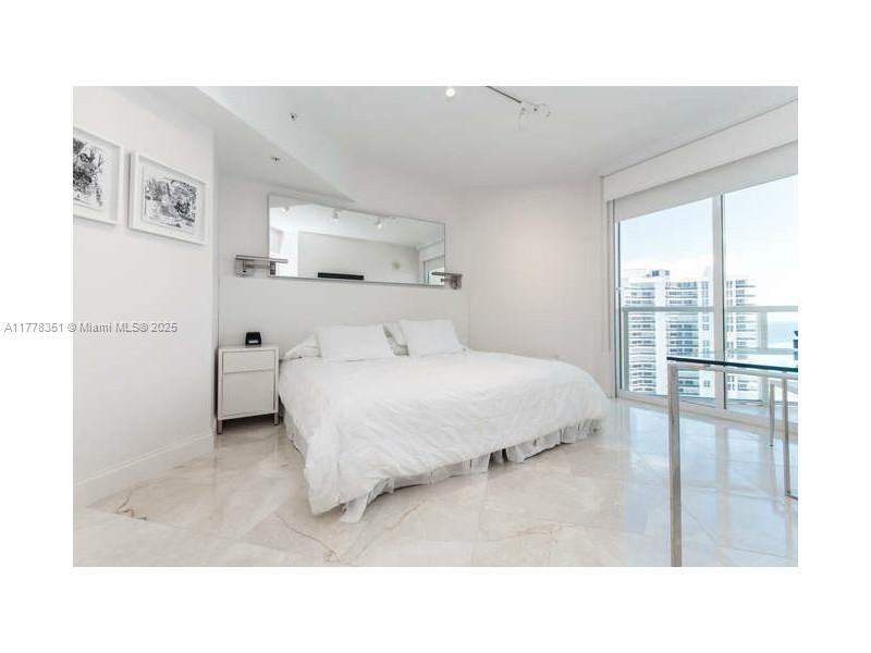La Perla Condo - Residential