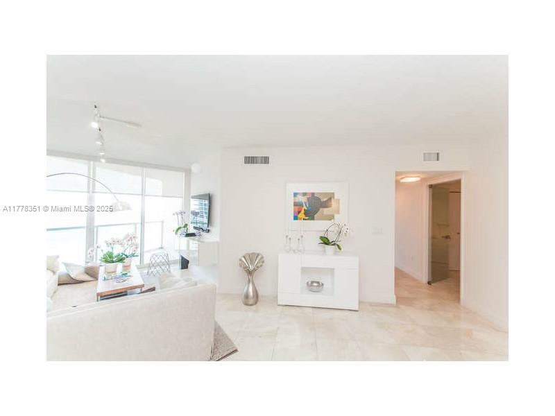 La Perla Condo - Residential