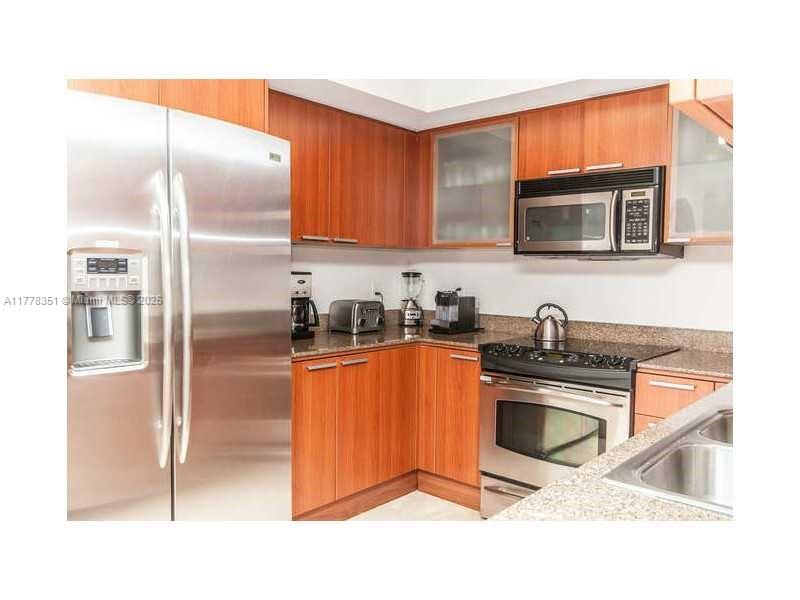 La Perla Condo - Residential
