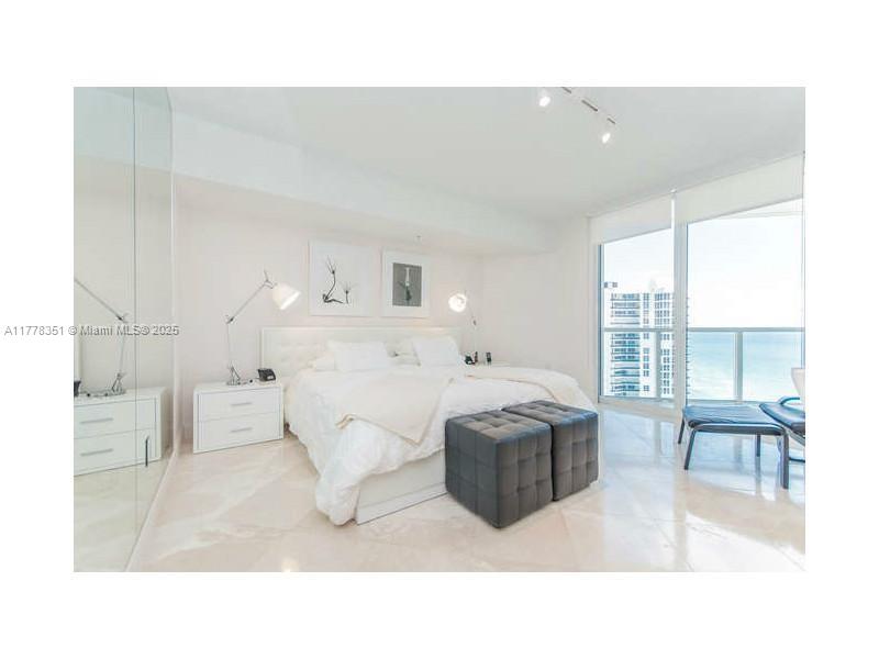 La Perla Condo - Residential