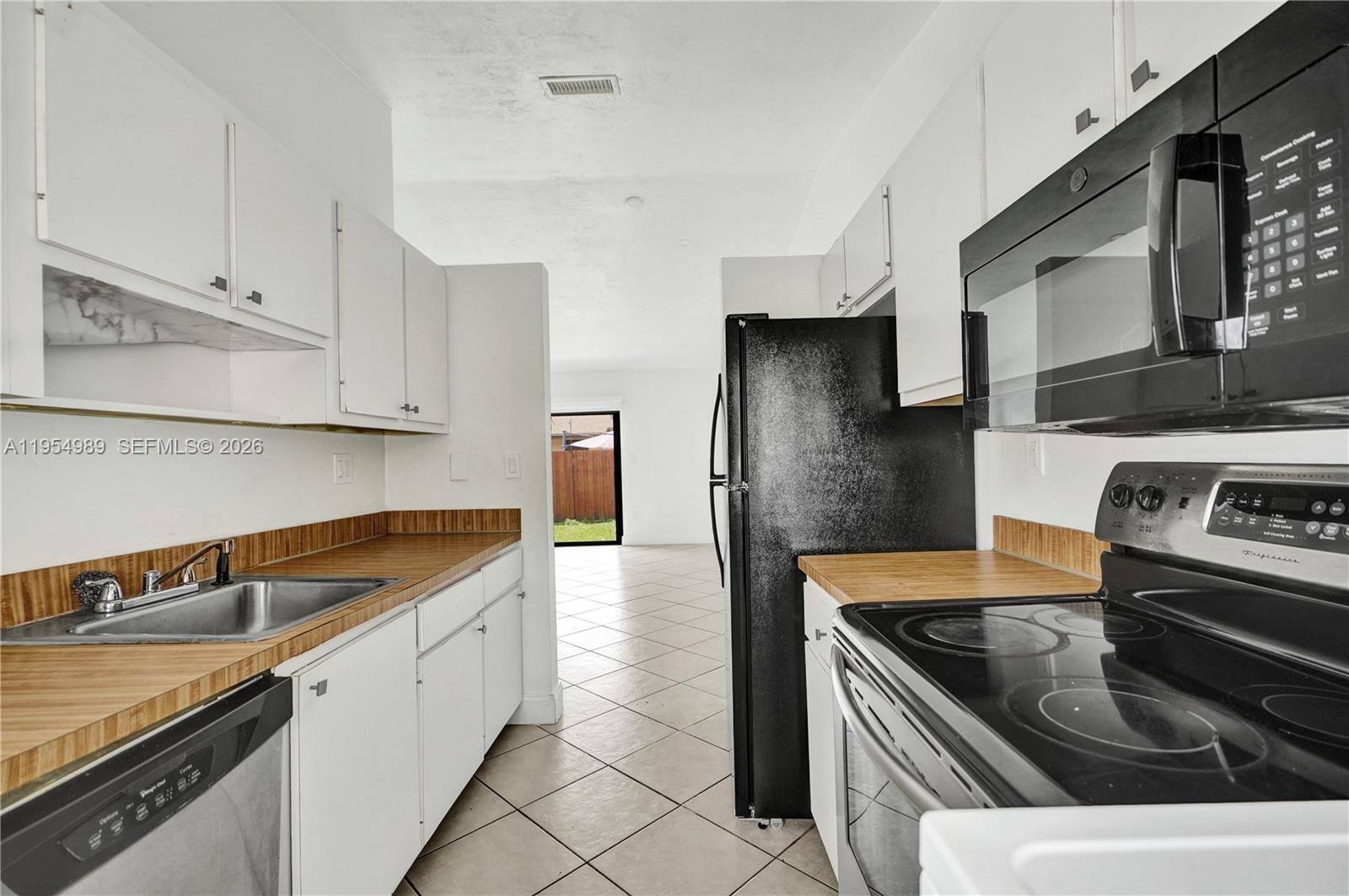 DEVON-AIRE VILLAS SEC 2 - Residential