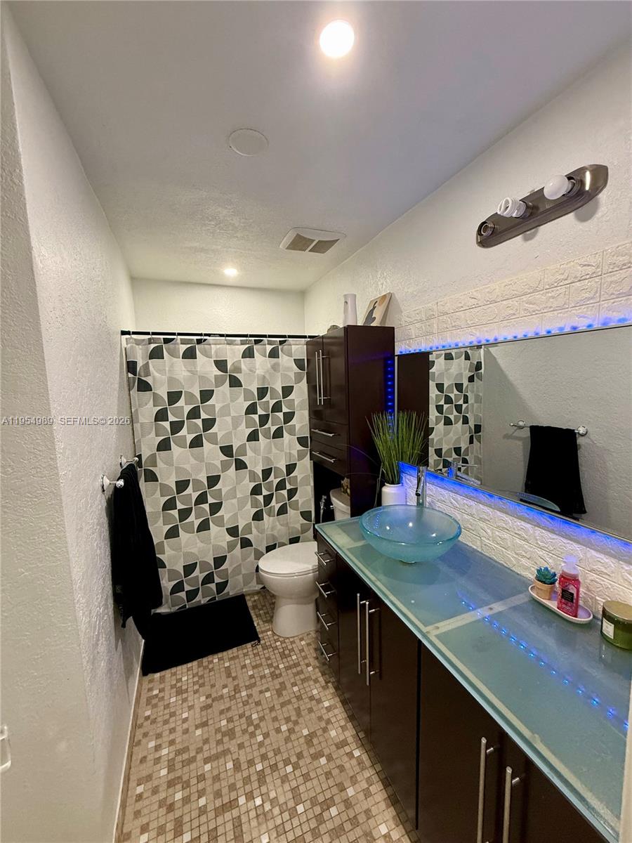 DEVON-AIRE VILLAS SEC 2 - Residential