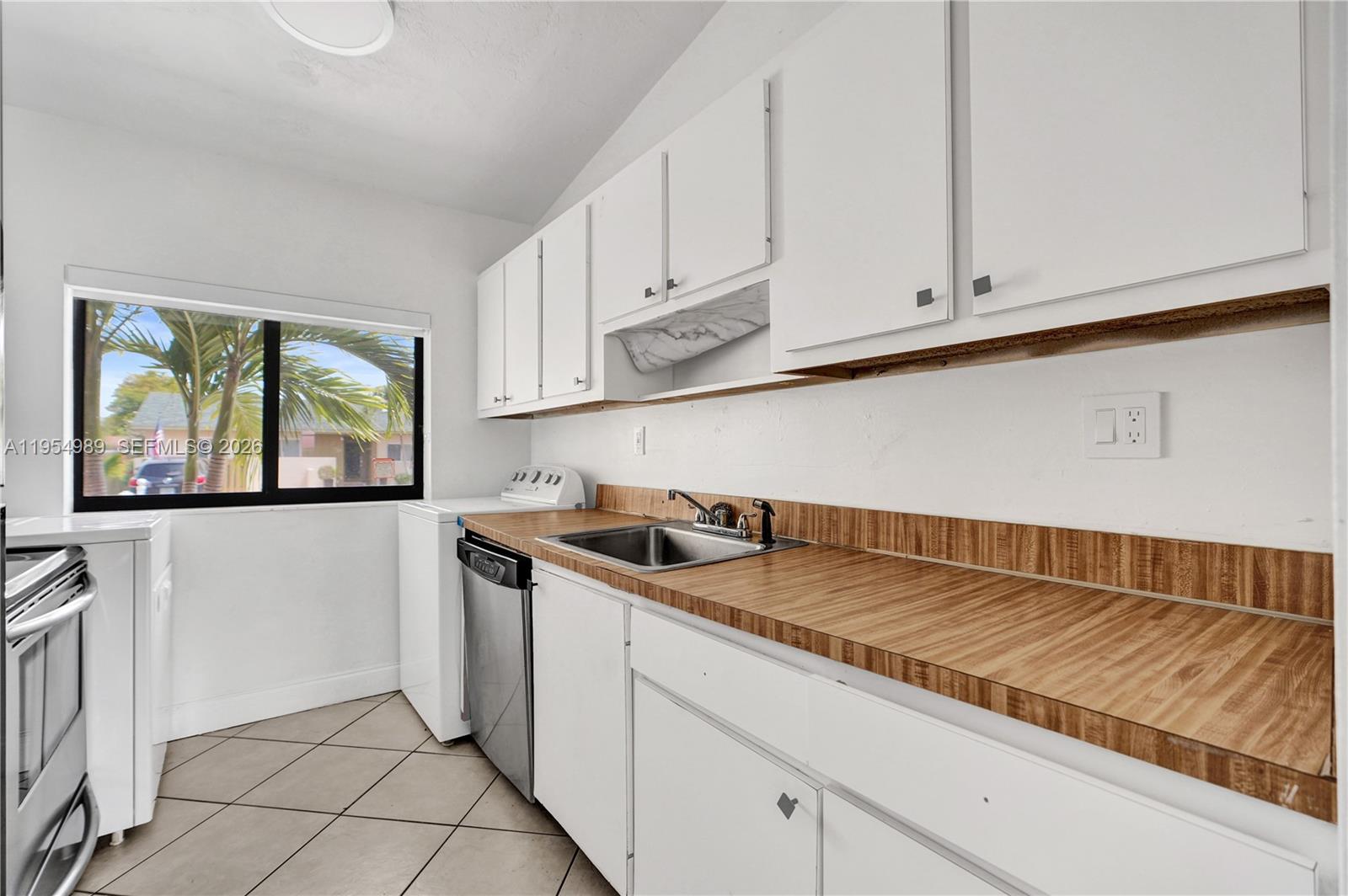 DEVON-AIRE VILLAS SEC 2 - Residential