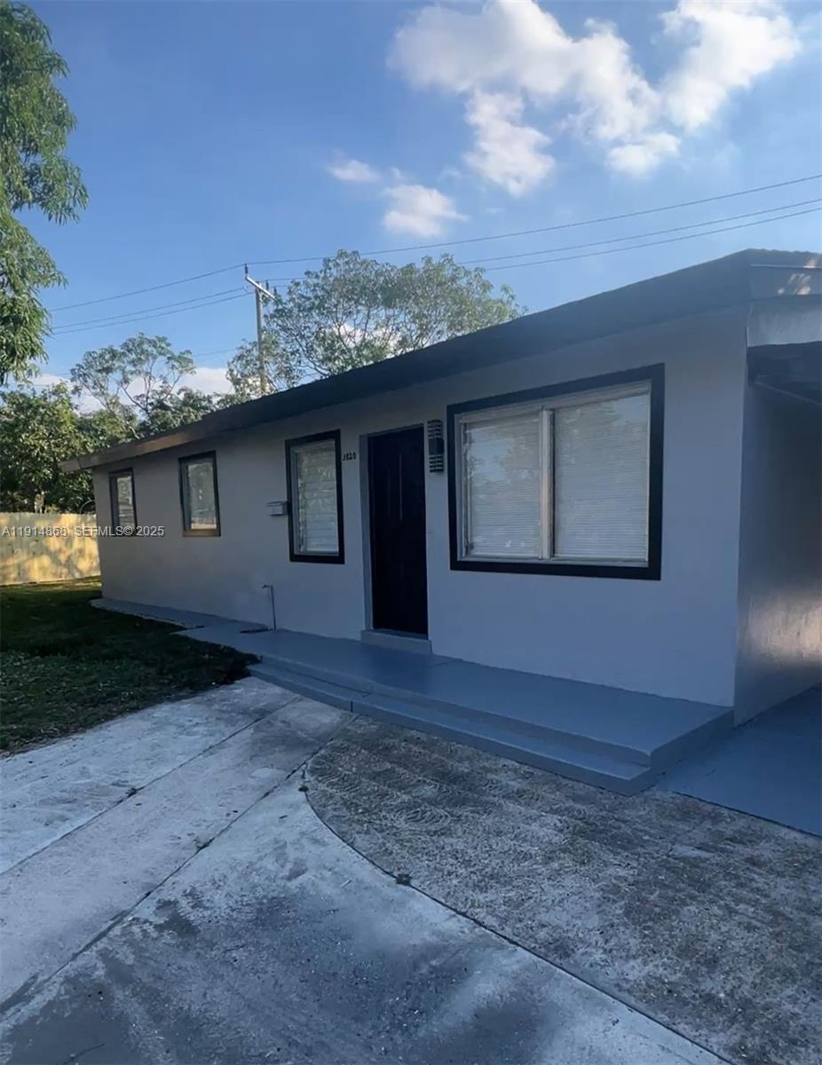ONLY FOR INVESTOR !! Rented SFR 3000/month until May/27
3/2/1. Big FR under AC. Roof 2023. AC 2016. New appliances.
Completely updated
Lot 8500 sf with room for RV, boat or many cars. Close to all highways, supermarkets , main stores & 10 minutes form FLL Int Airport.
No Association.
Since tenants are living in the house, showing only with As Is contract signed.