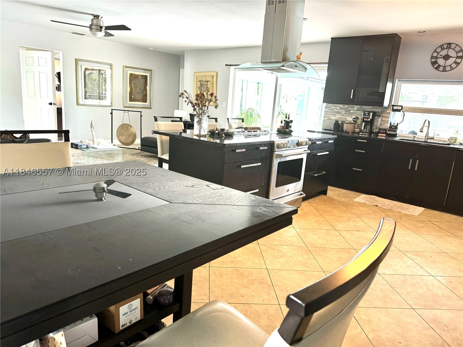 HOLLYWOOD HILLS - Residential