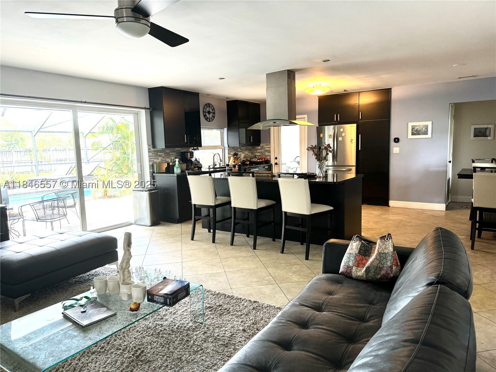 HOLLYWOOD HILLS - Residential