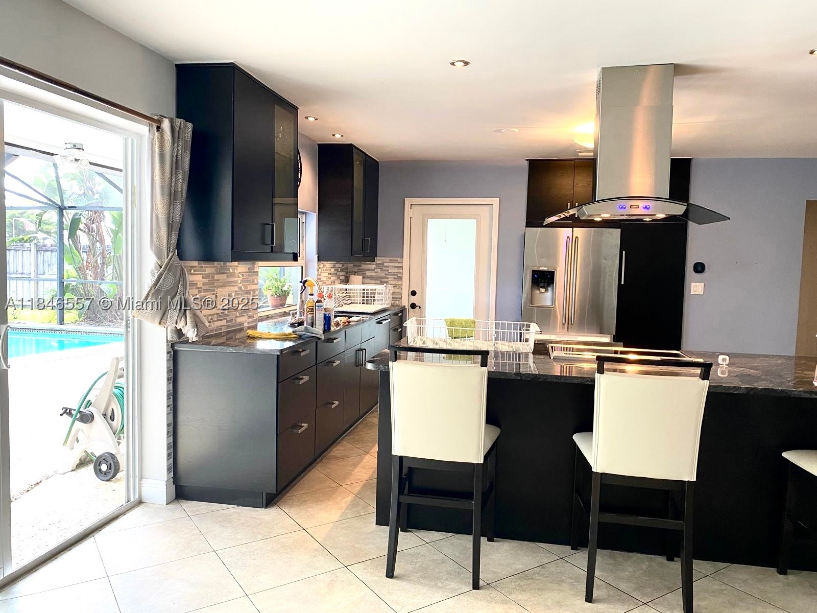 HOLLYWOOD HILLS - Residential