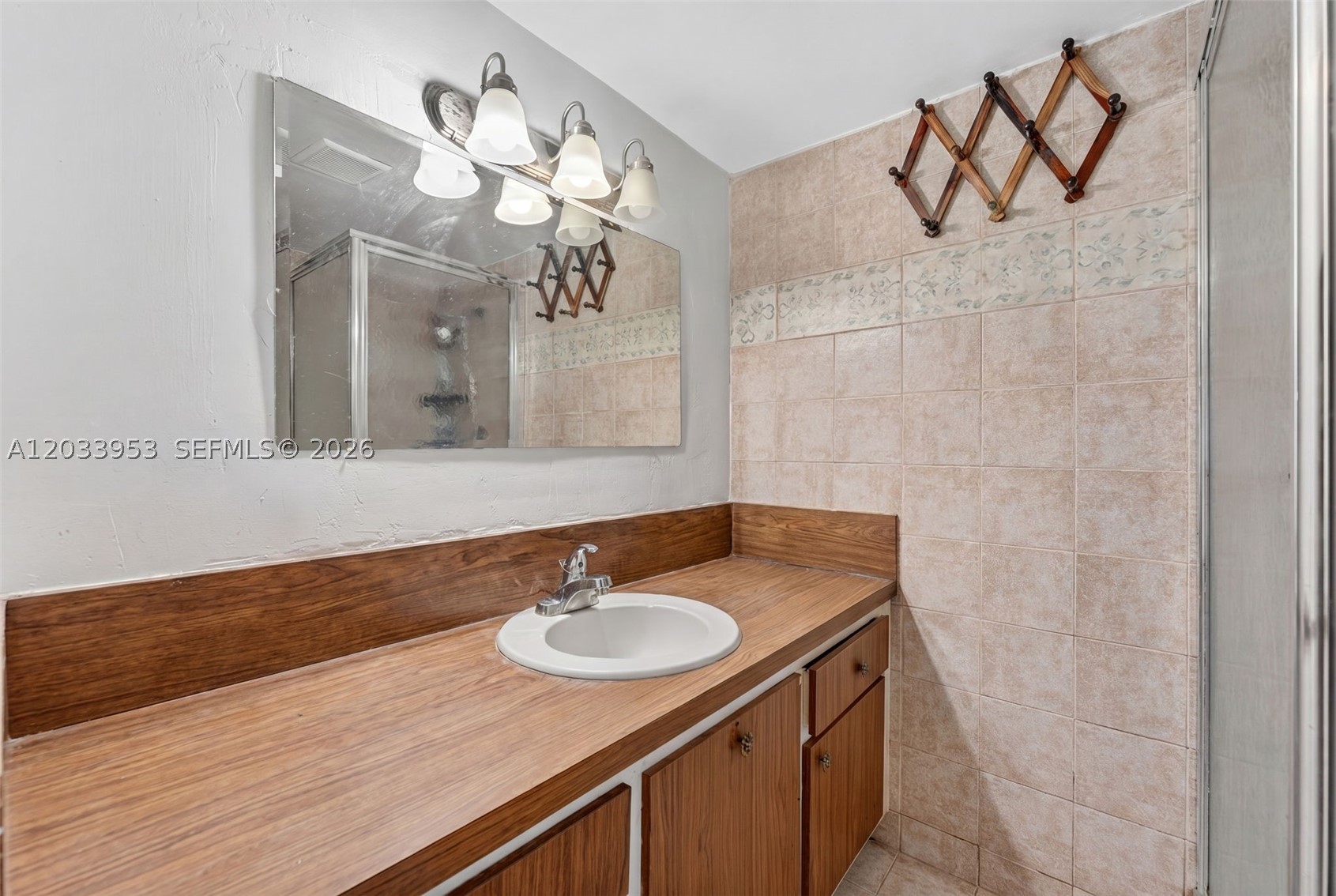 SECOND HORIZONS CONDO - Residential