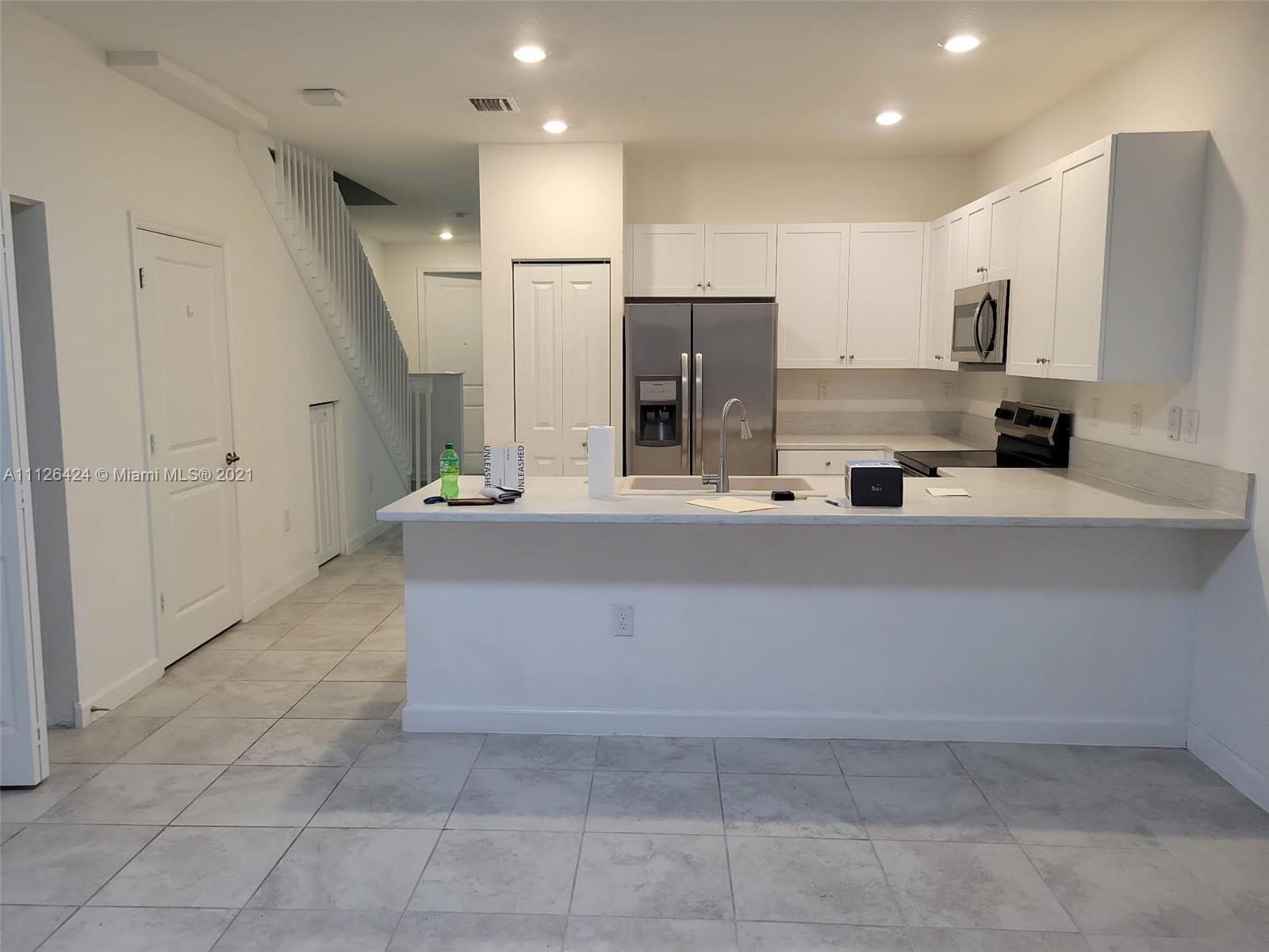 COCO PALM VILLAS - Residential Lease