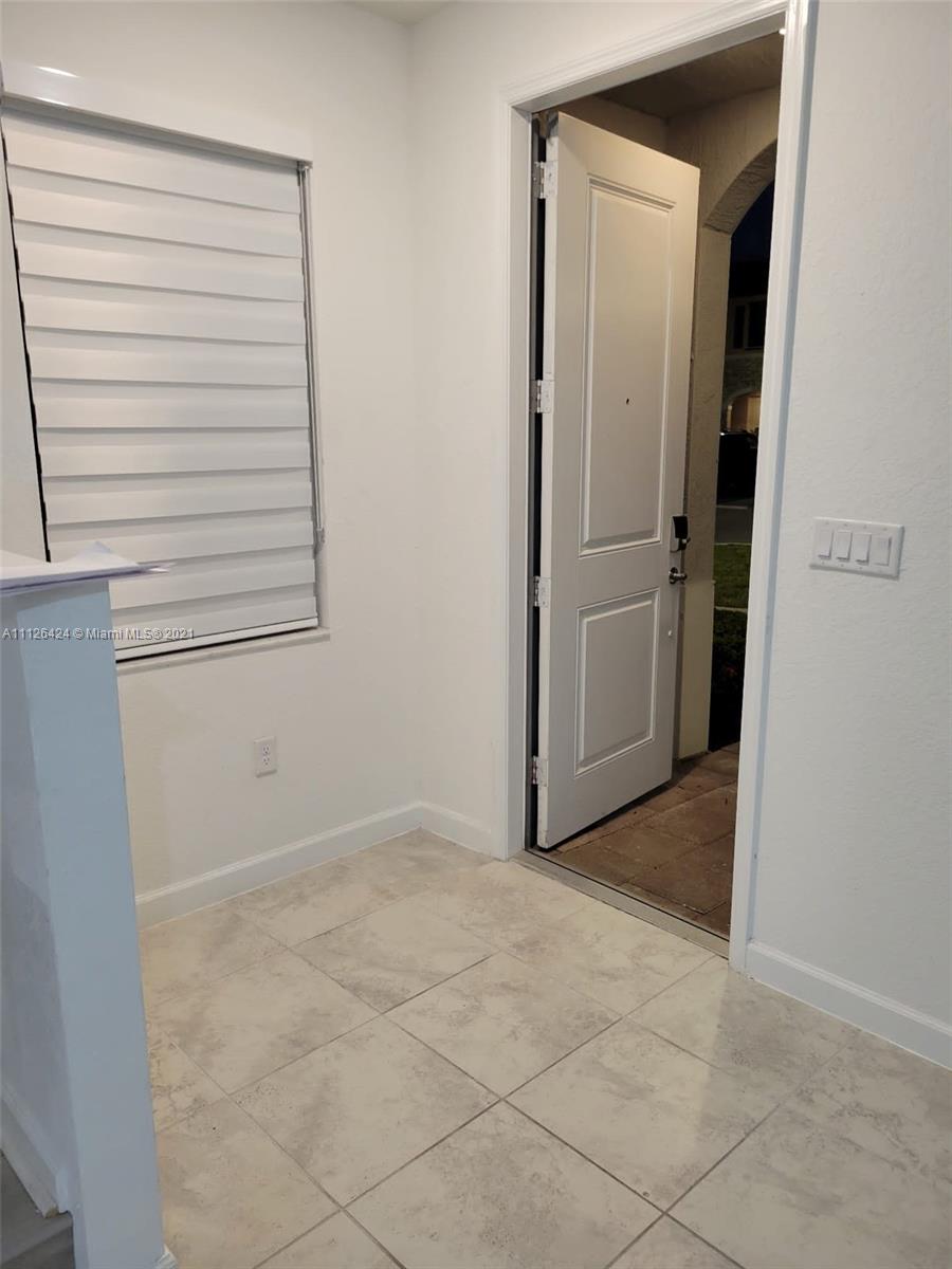 COCO PALM VILLAS - Residential Lease