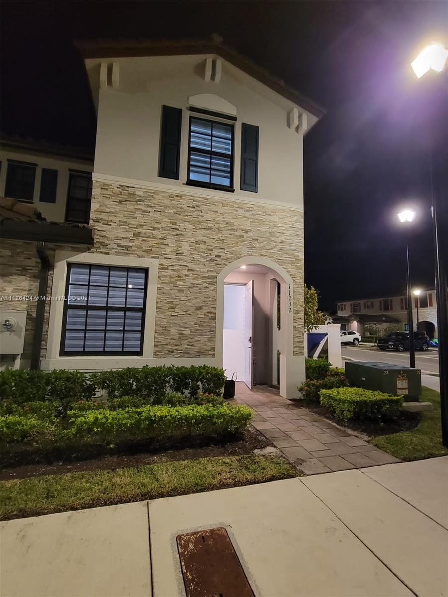 Beautiful! Convenient location, 2 story 3 Bedroom, 2.1 bathroom, includes 2 assigned parking spaces in front of the unit. This home comes with smart front door lock. Covered entry, combined kitchen and dining room area with separate living room. The kitchen is features with stainless steel appliances. easy to show. Water not included