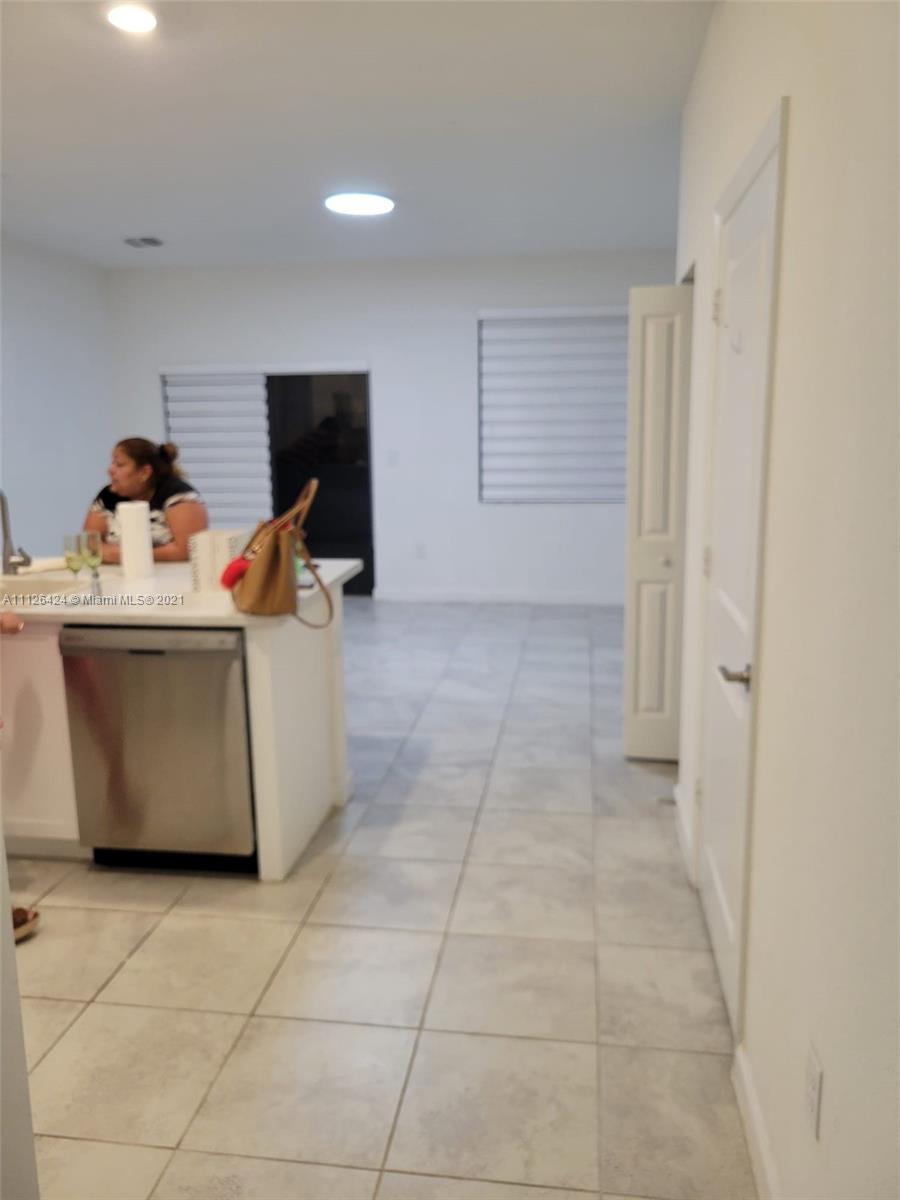 COCO PALM VILLAS - Residential Lease
