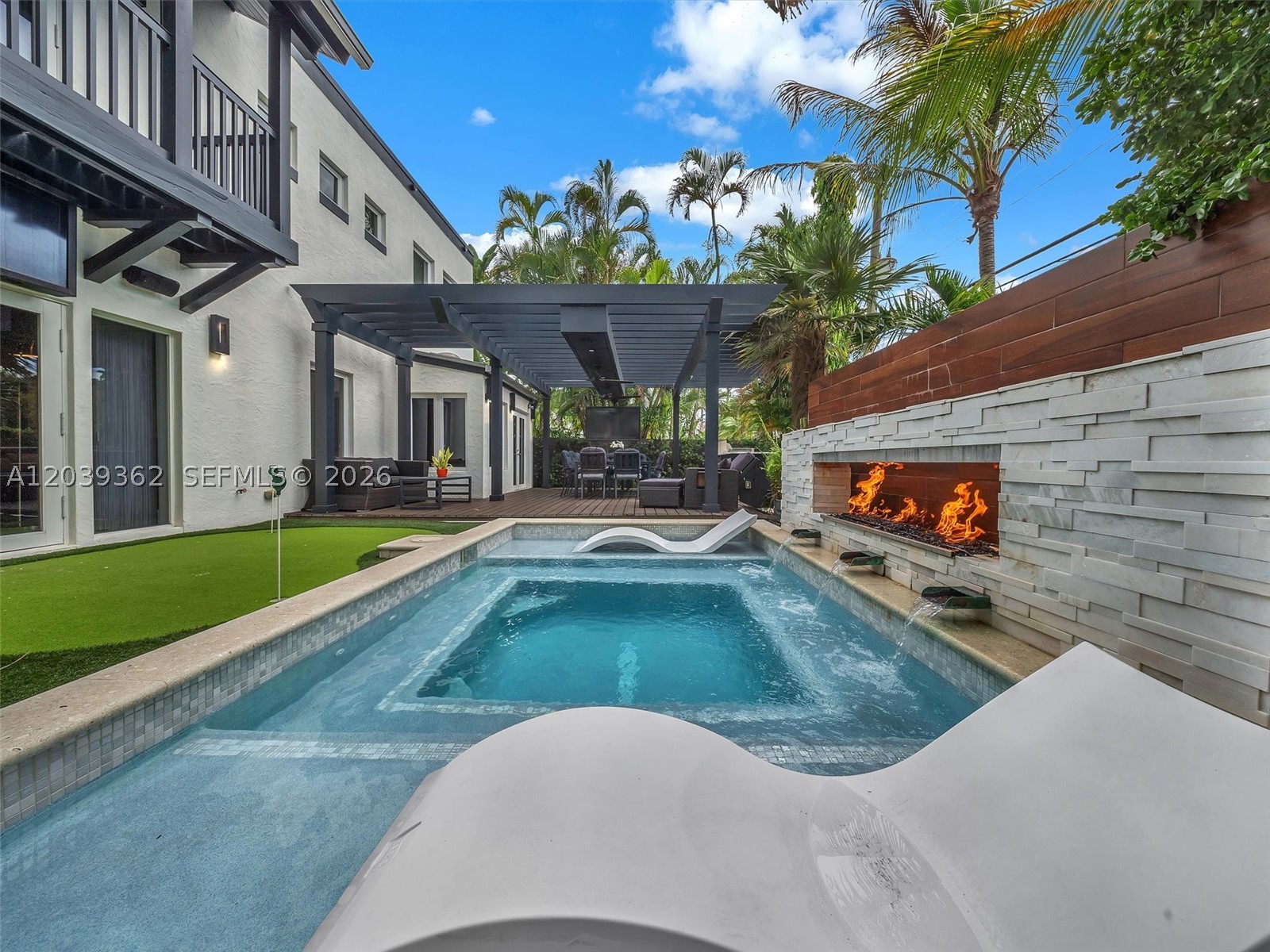 VICTORIA HIGHLANDS - Residential