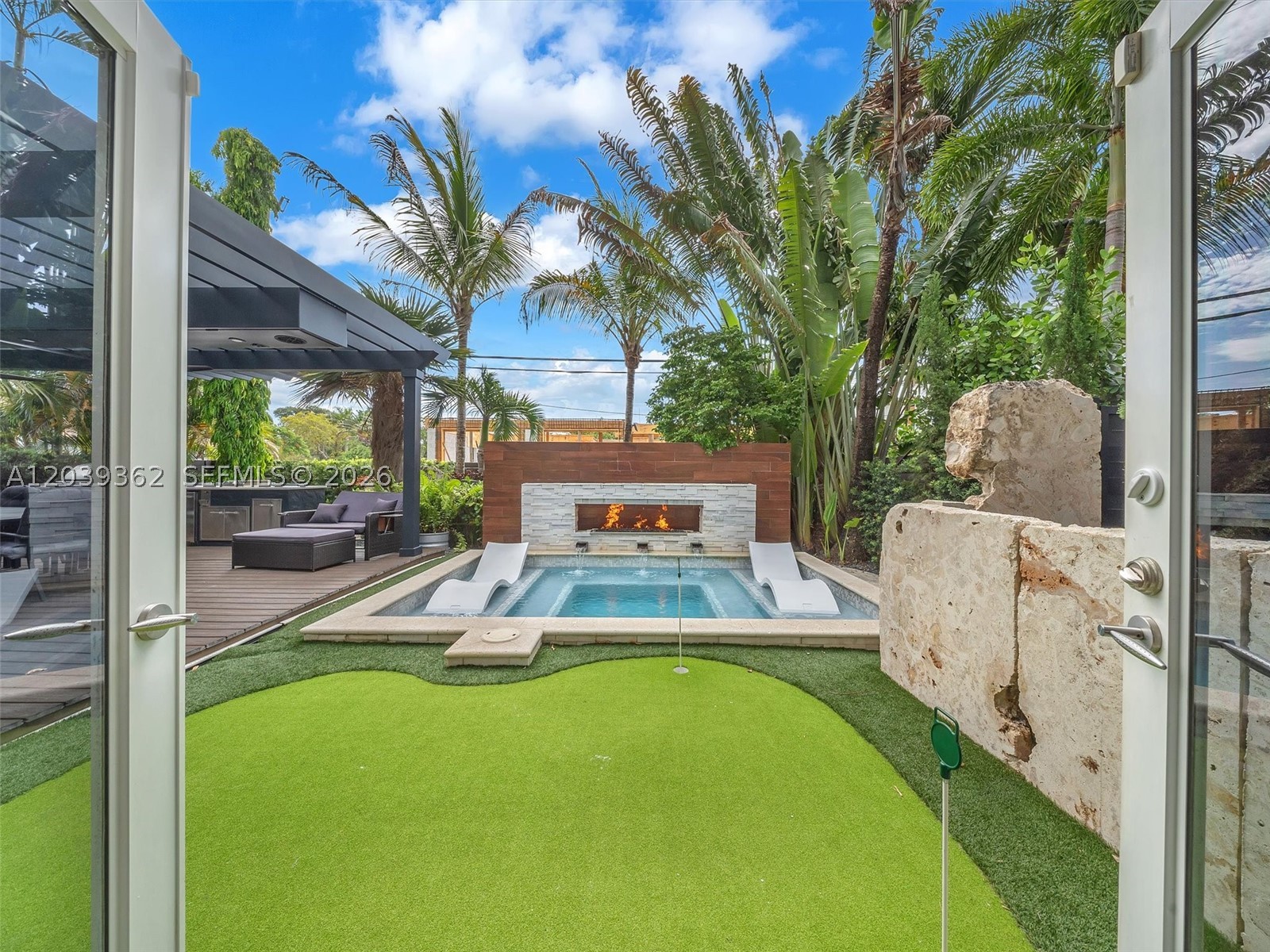 VICTORIA HIGHLANDS - Residential
