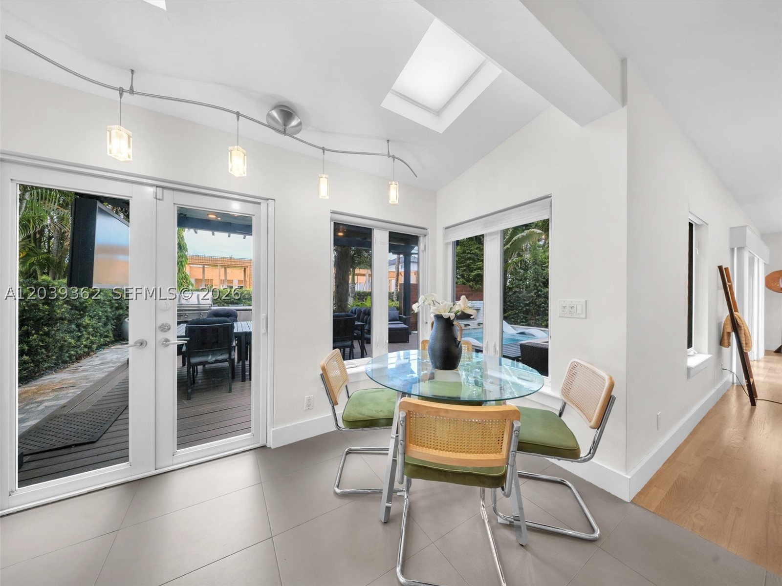VICTORIA HIGHLANDS - Residential