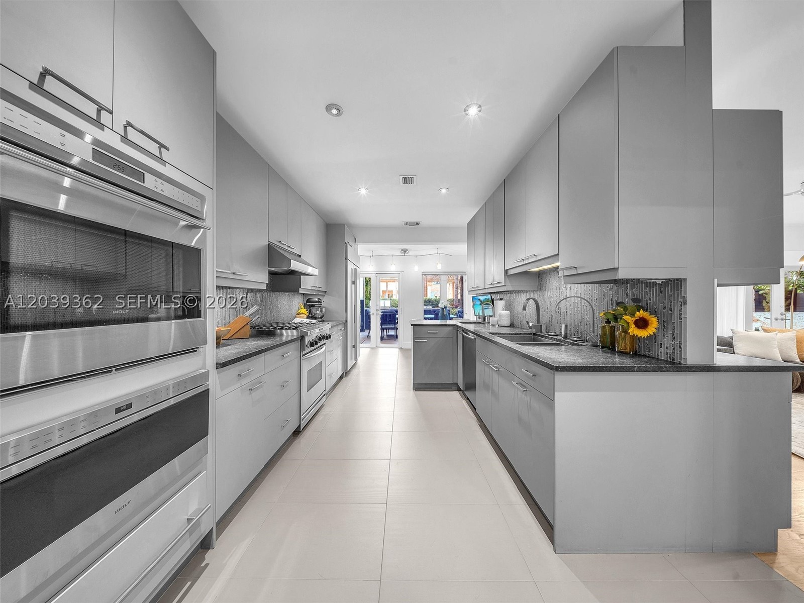 VICTORIA HIGHLANDS - Residential