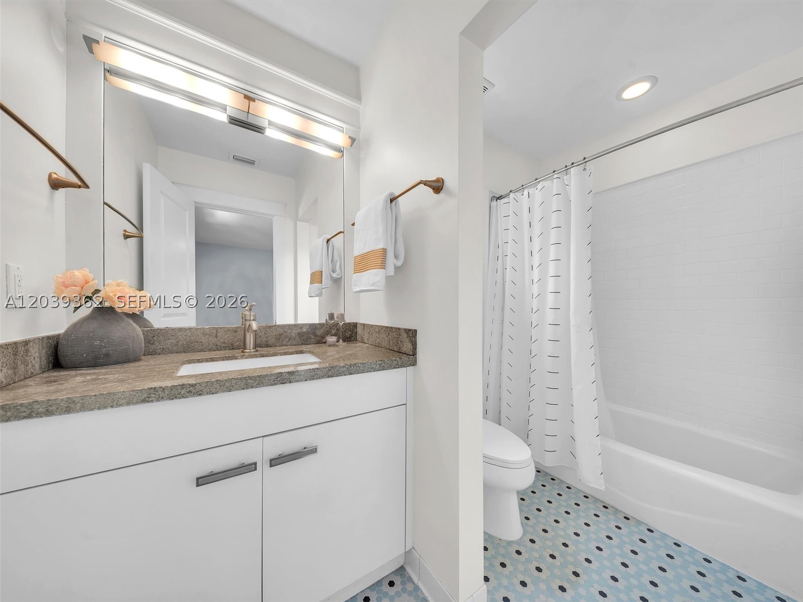 VICTORIA HIGHLANDS - Residential