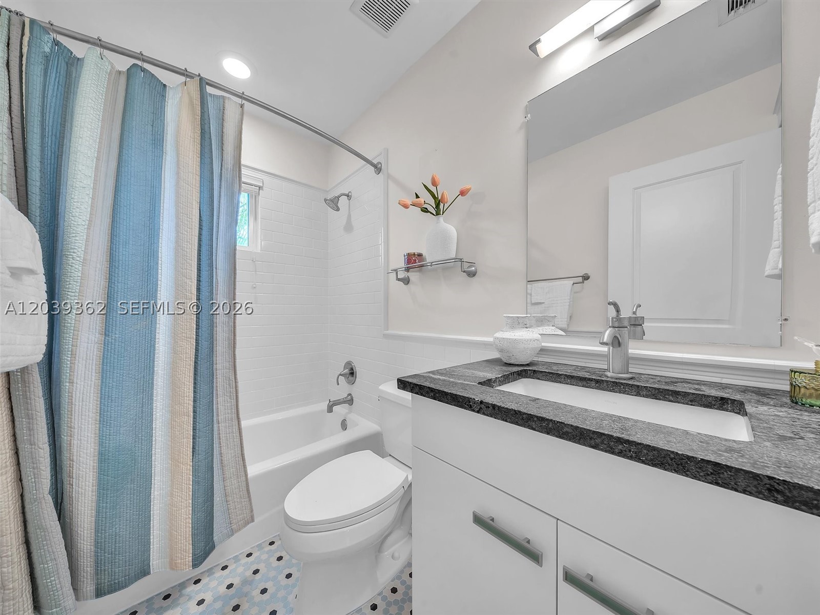 VICTORIA HIGHLANDS - Residential