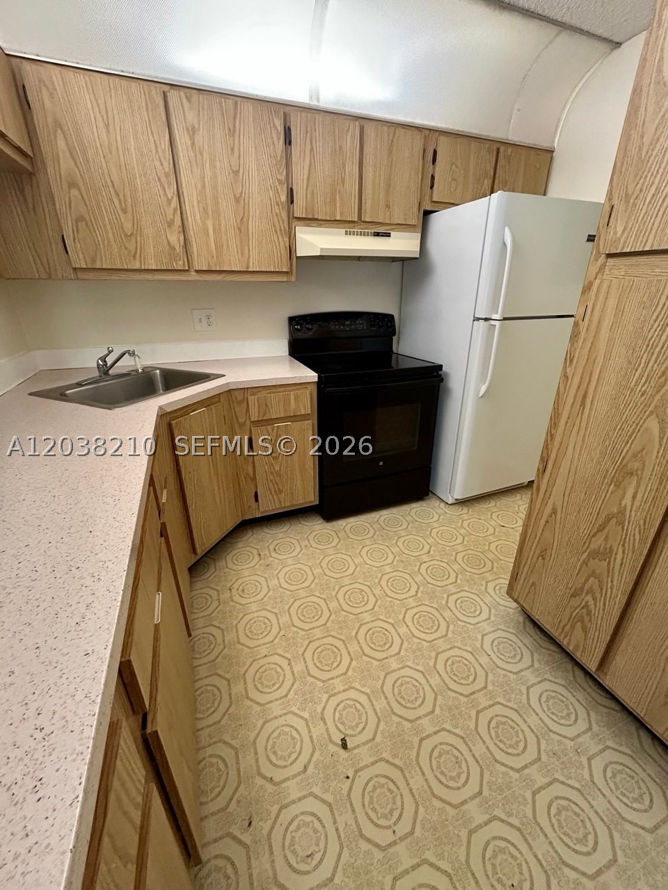 PALM CLUB VILLAGE II COND - Residential Lease