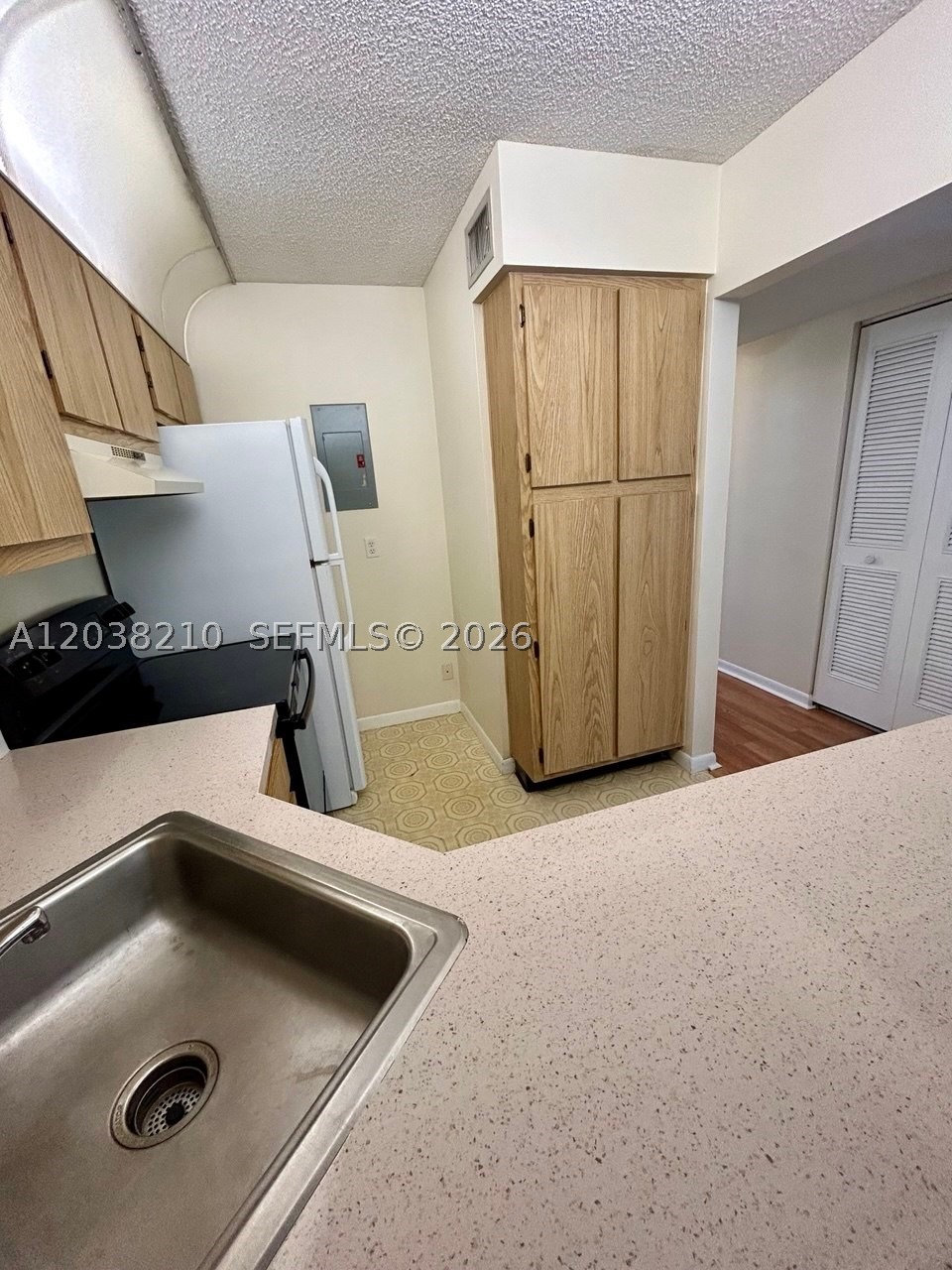 PALM CLUB VILLAGE II COND - Residential Lease