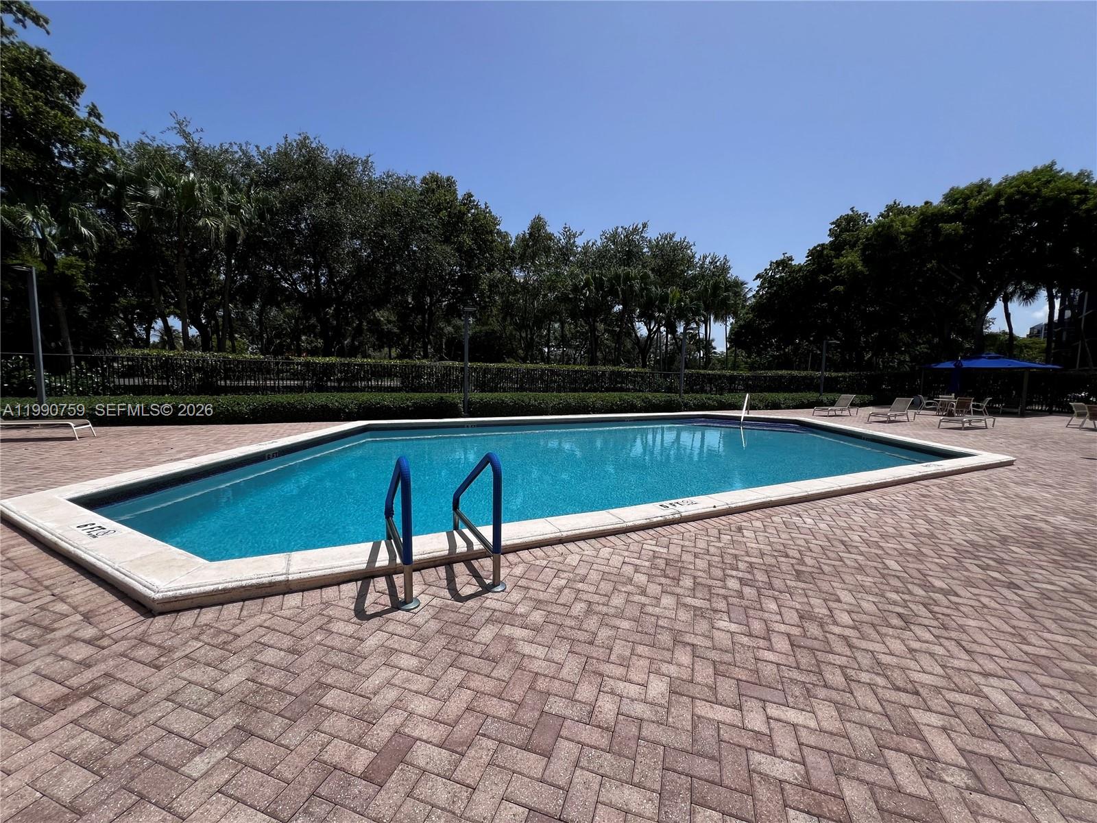 BRAVURA II CONDO - Residential