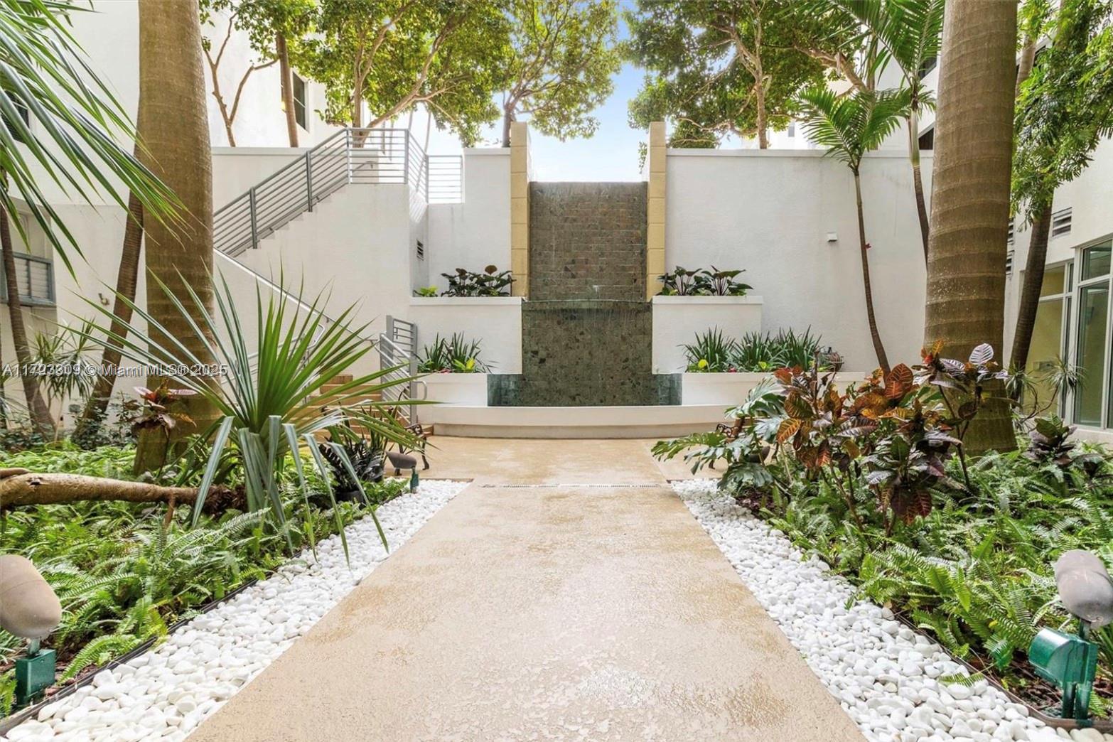 RADIUS CONDO - Residential