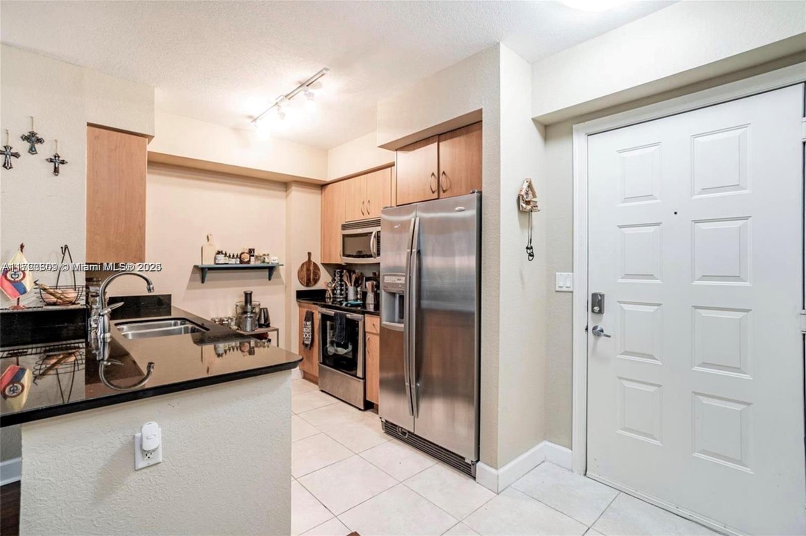 RADIUS CONDO - Residential