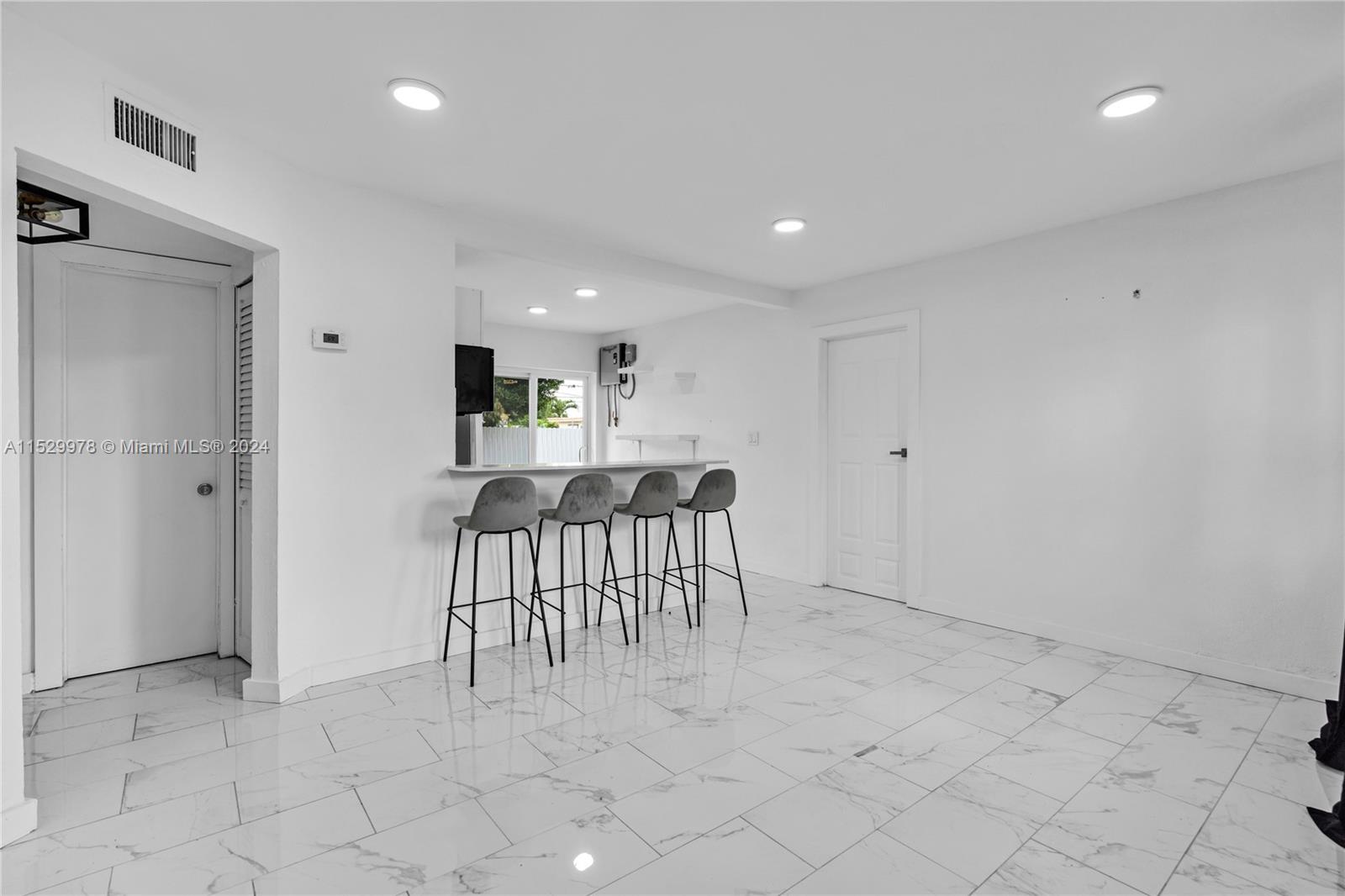 CRESTHAVEN NO 2 - Residential Lease