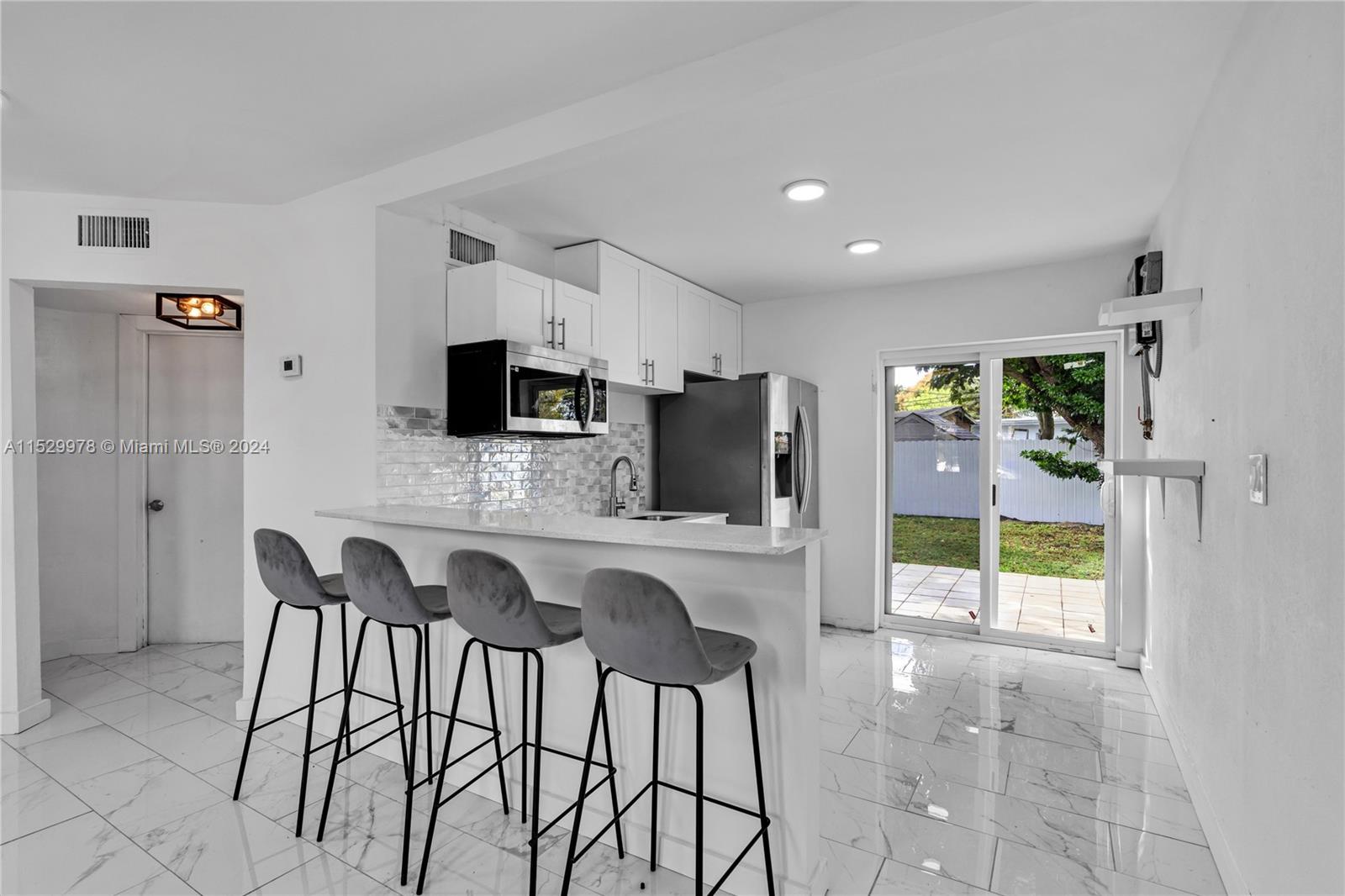 CRESTHAVEN NO 2 - Residential Lease