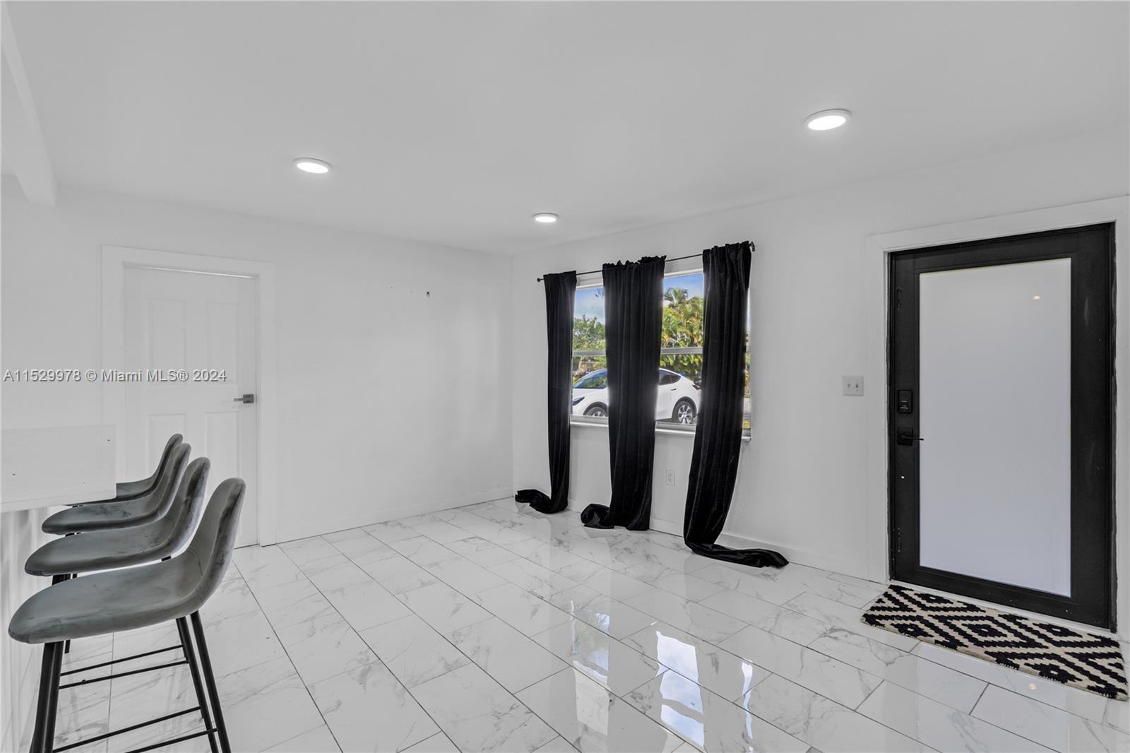 CRESTHAVEN NO 2 - Residential Lease
