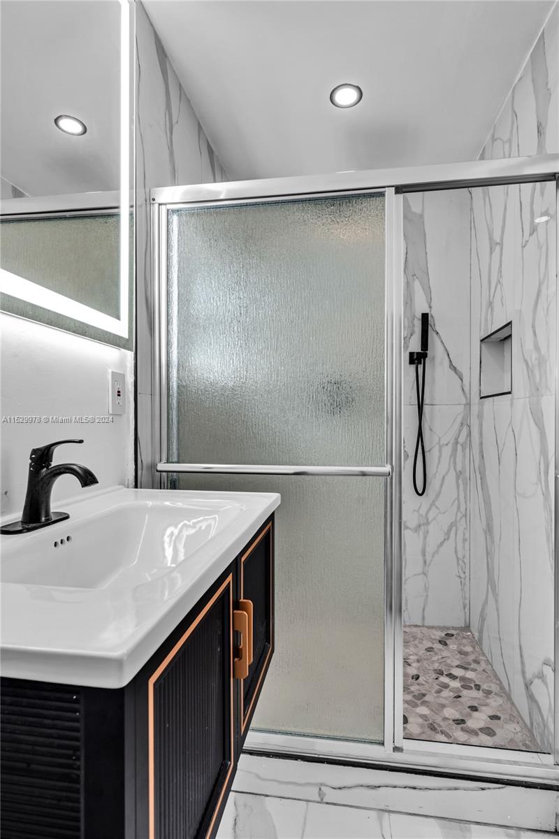 CRESTHAVEN NO 2 - Residential Lease
