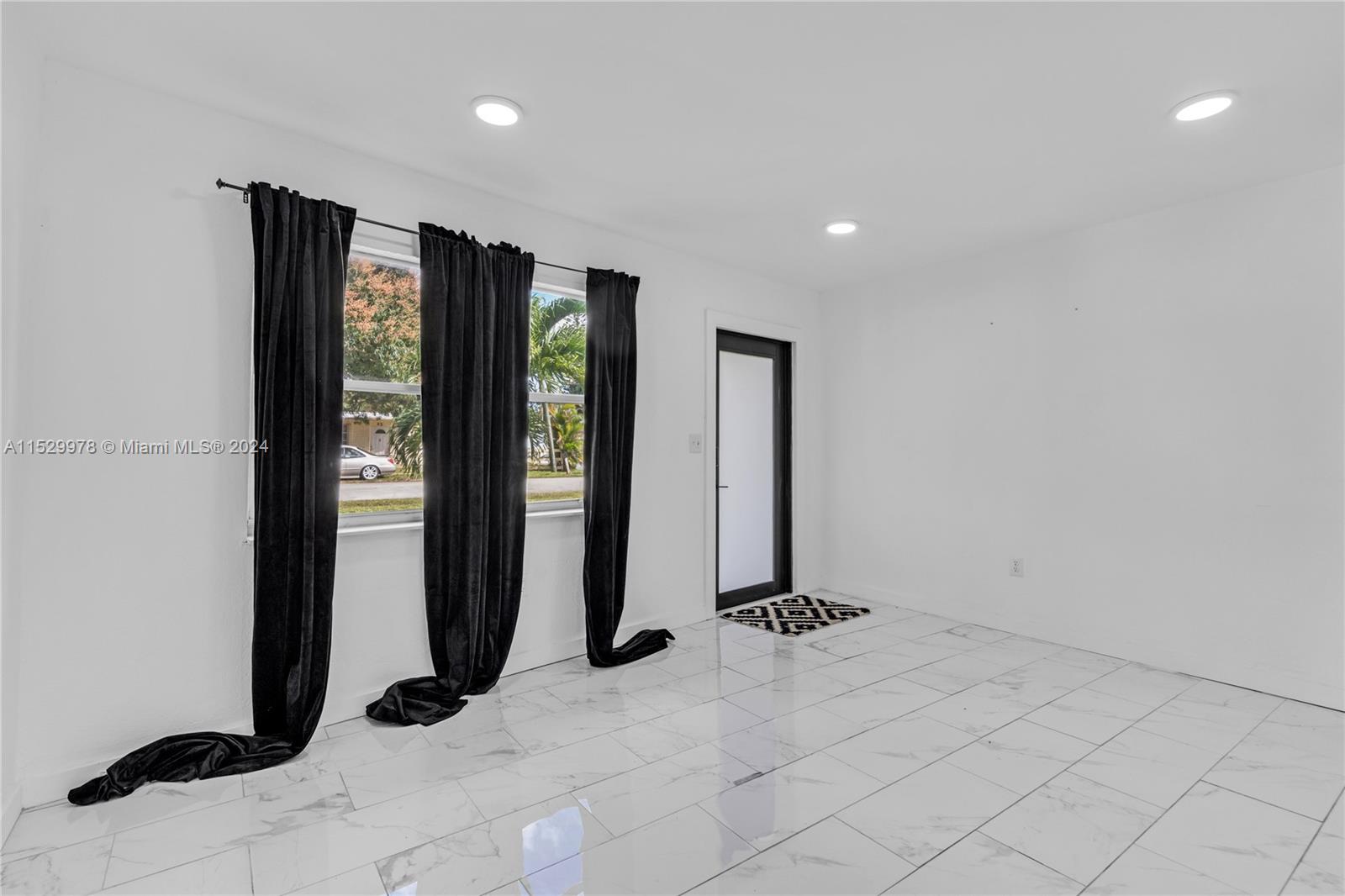CRESTHAVEN NO 2 - Residential Lease
