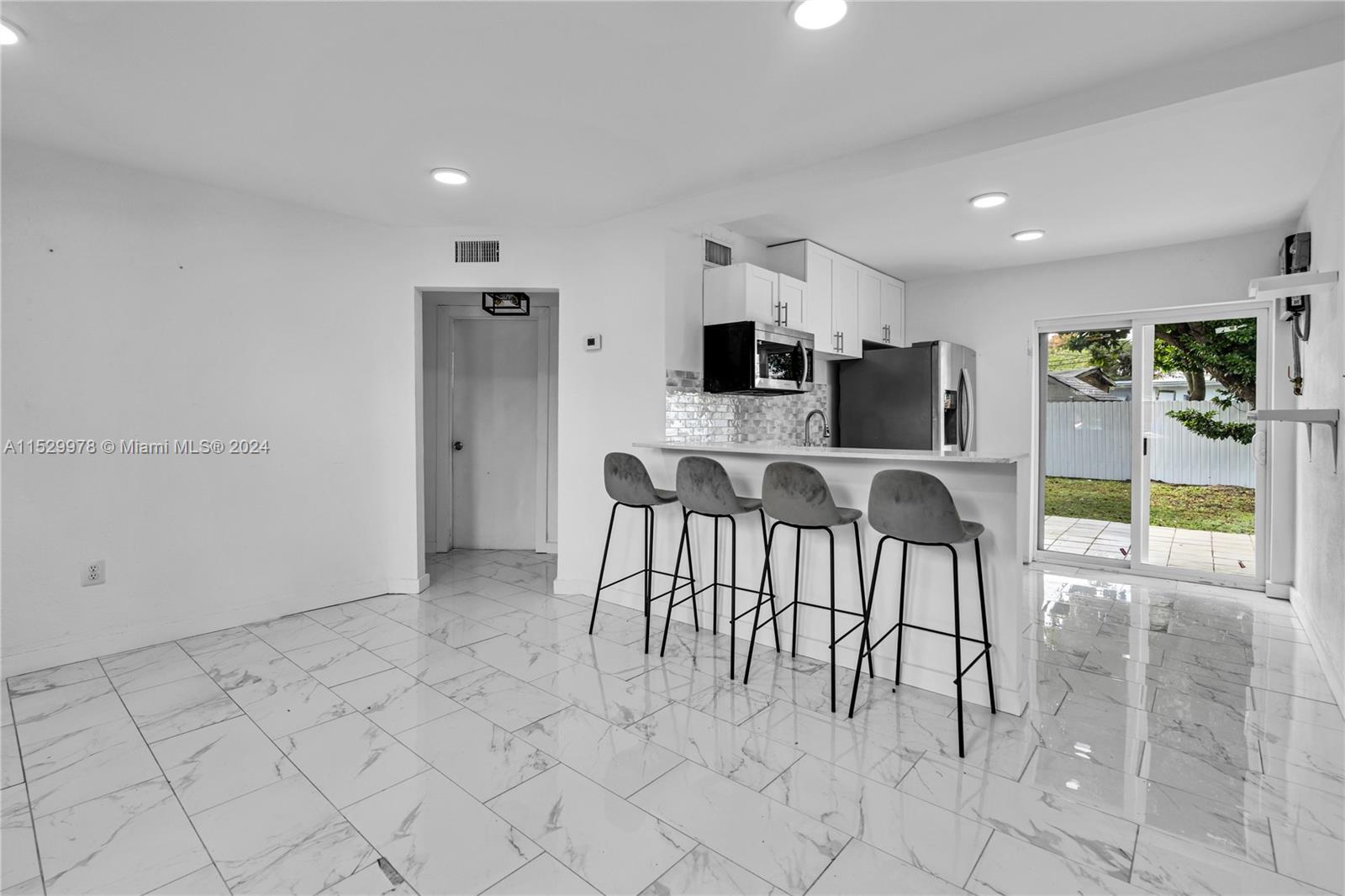 CRESTHAVEN NO 2 - Residential Lease
