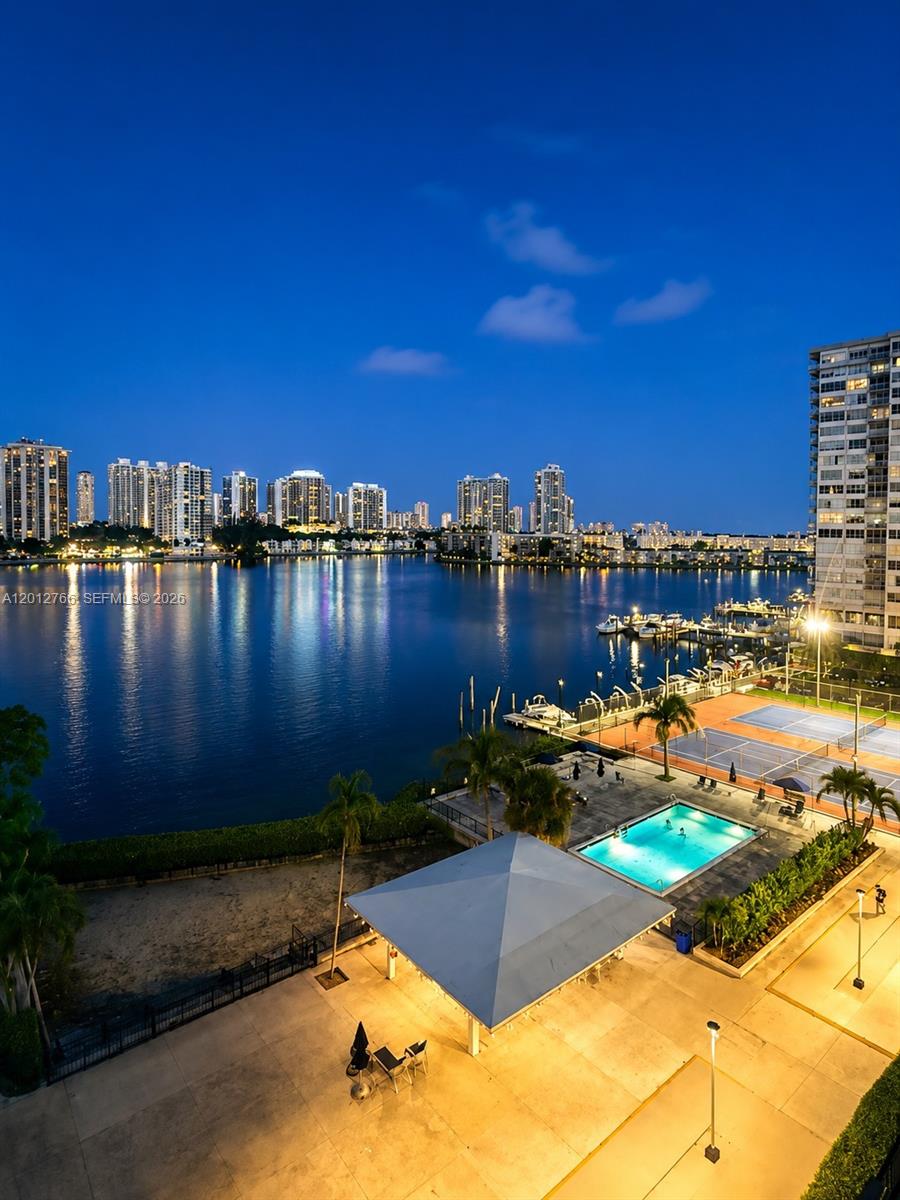 COMMODORE PLAZA CONDO - Residential