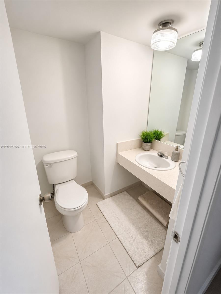 COMMODORE PLAZA CONDO - Residential