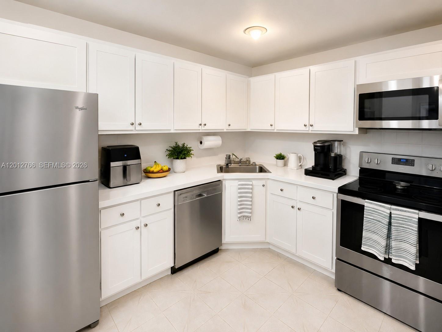 COMMODORE PLAZA CONDO - Residential