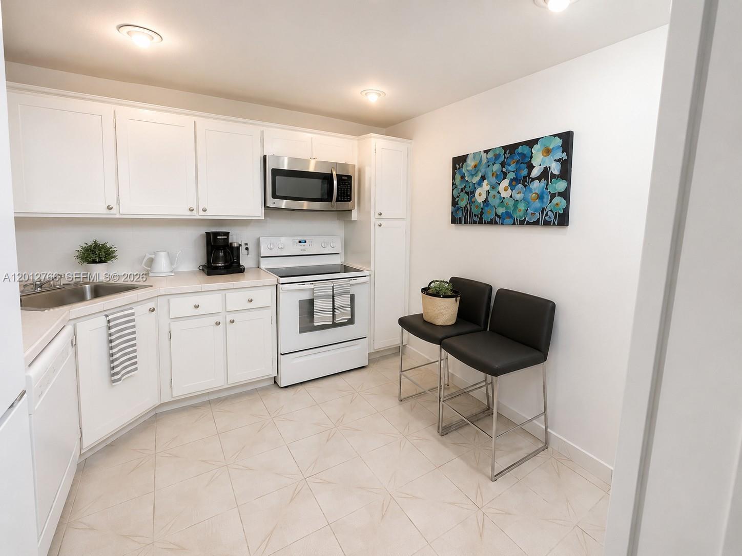 COMMODORE PLAZA CONDO - Residential