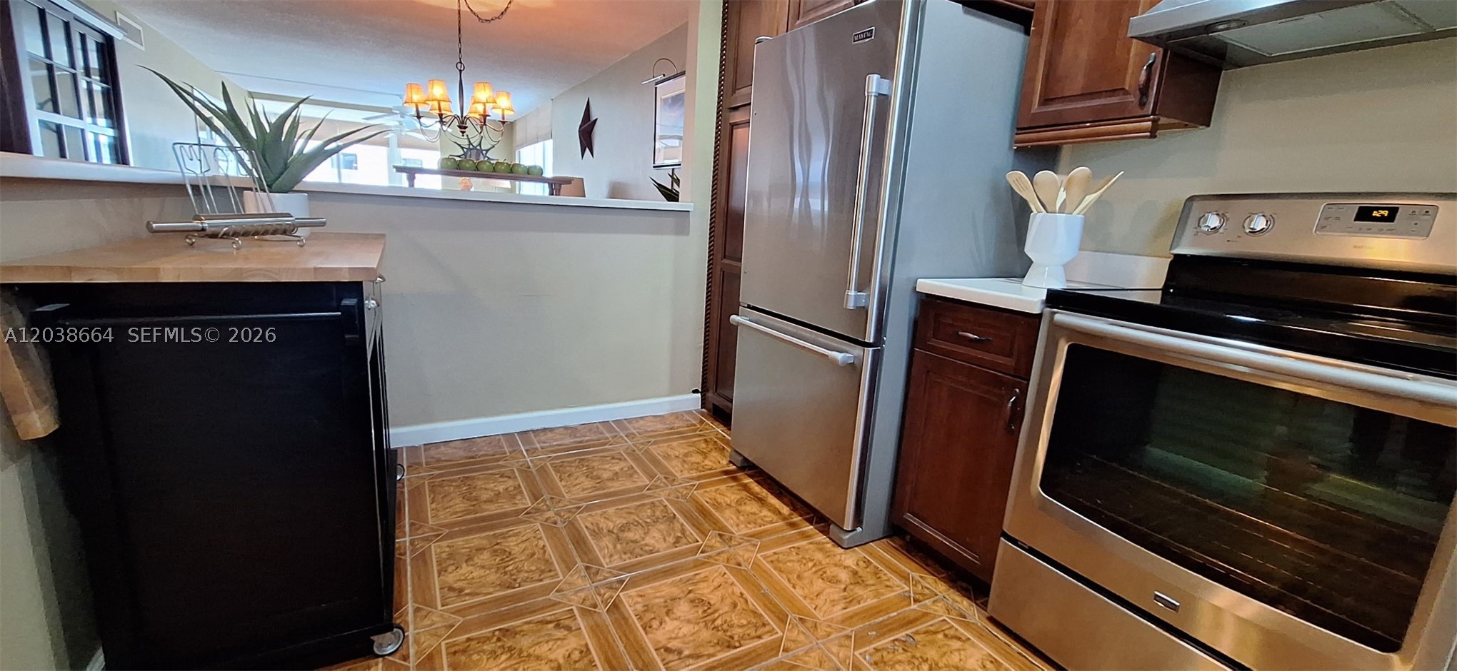 ROYAL MARINER CONDO - Residential