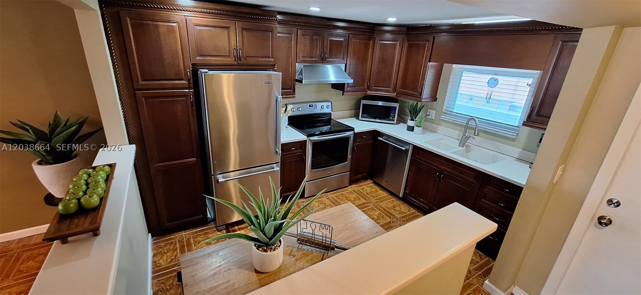 ROYAL MARINER CONDO - Residential