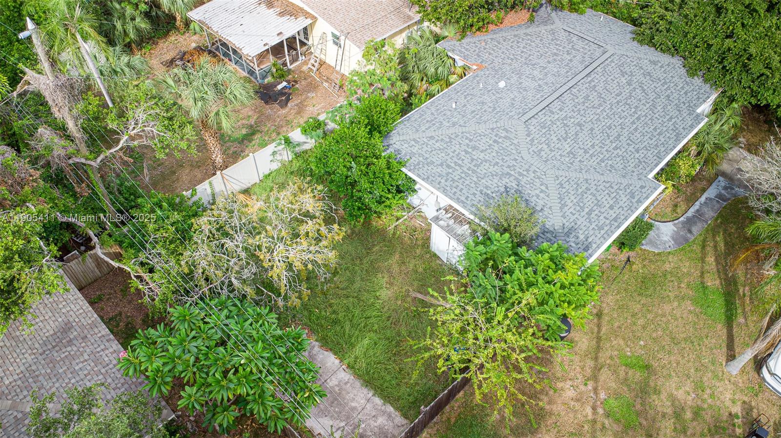 JUNGLE BEACH - Residential