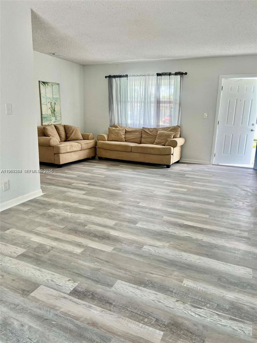 COMMONWEALTH MANOR - Residential