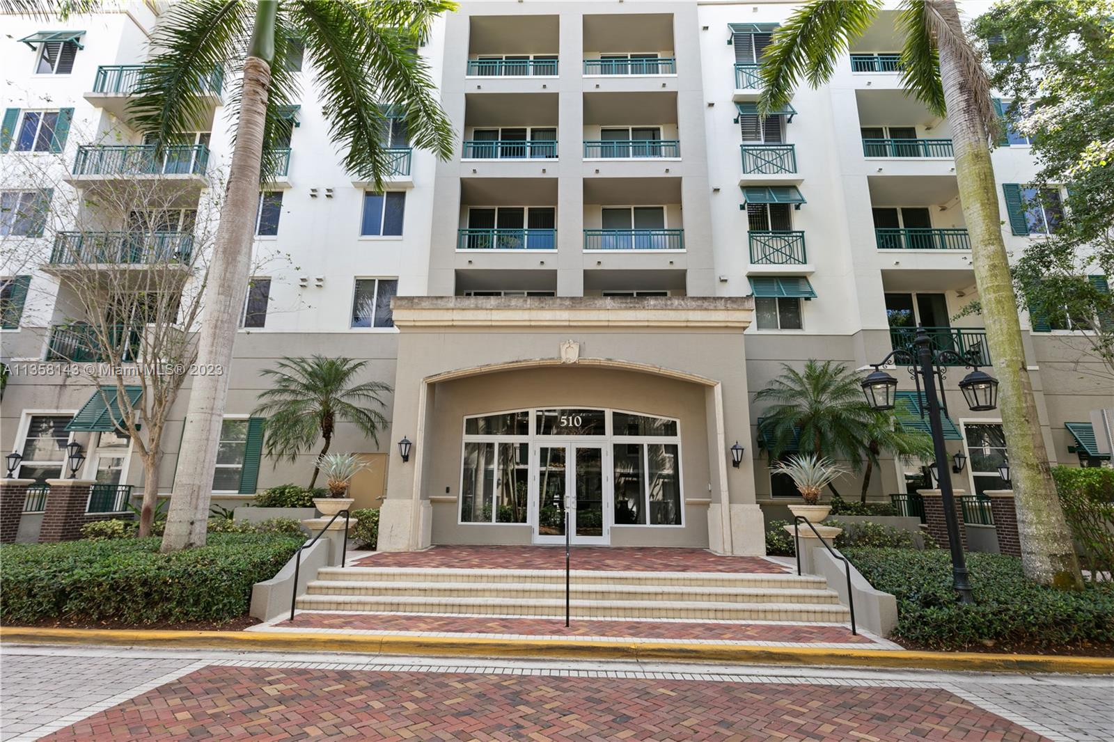 2 BEDROOM 2 BATHROOM TOP FLOOR W/ POOL VIEW, LOCATED IN THE HEART OF PLANTATION KITCHEN HAS STAINLESS STEEL APPLIANCES WITH GRANITE CONTERTOPS, A/C REPLACED '23, FULL SIZE WASHER/DRYER WATER  PROOF WOOD FLOORING IN LIVING AND BEDROOM MARBLE IN BATHROOMS, VIEW OF SUBTROPICAL POOL AREA, WALKING DISTANCE TO A VARIETY OF RESTAURANTS, PUBLIX, AND NEWLY DEVELOPED PLANTATION WALK, COME SHOW THE UNIT TODAY!