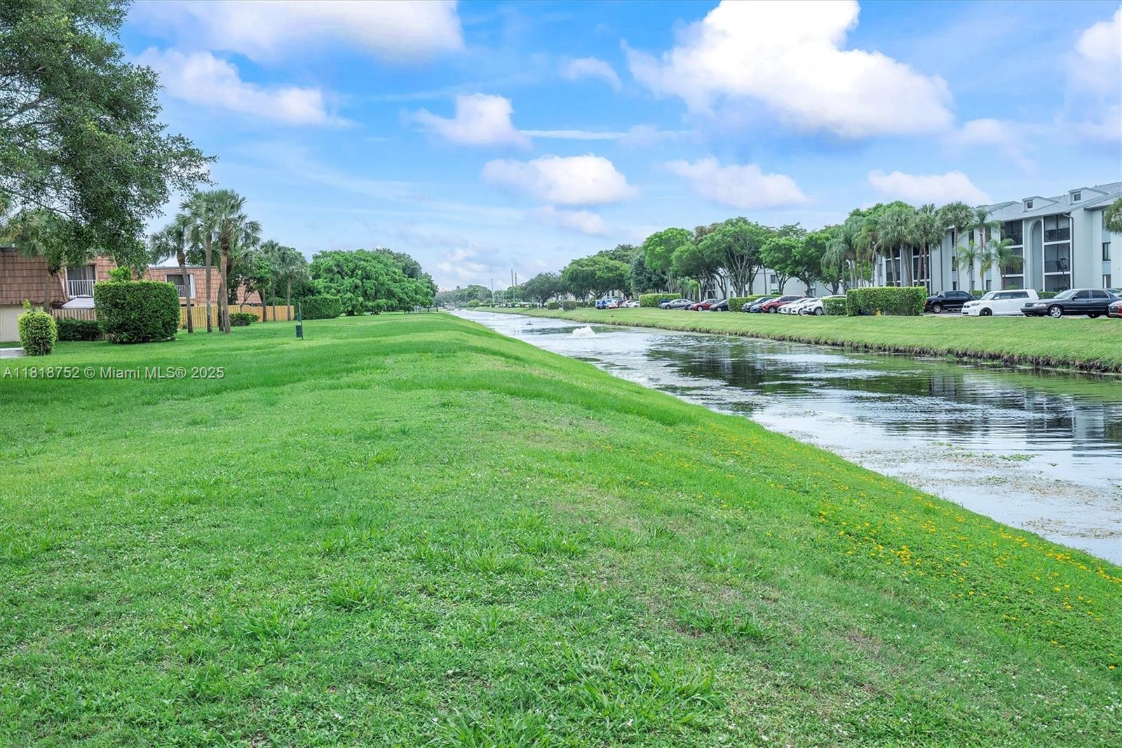 WATERSIDE LUXURY TOWNHOME - Residential