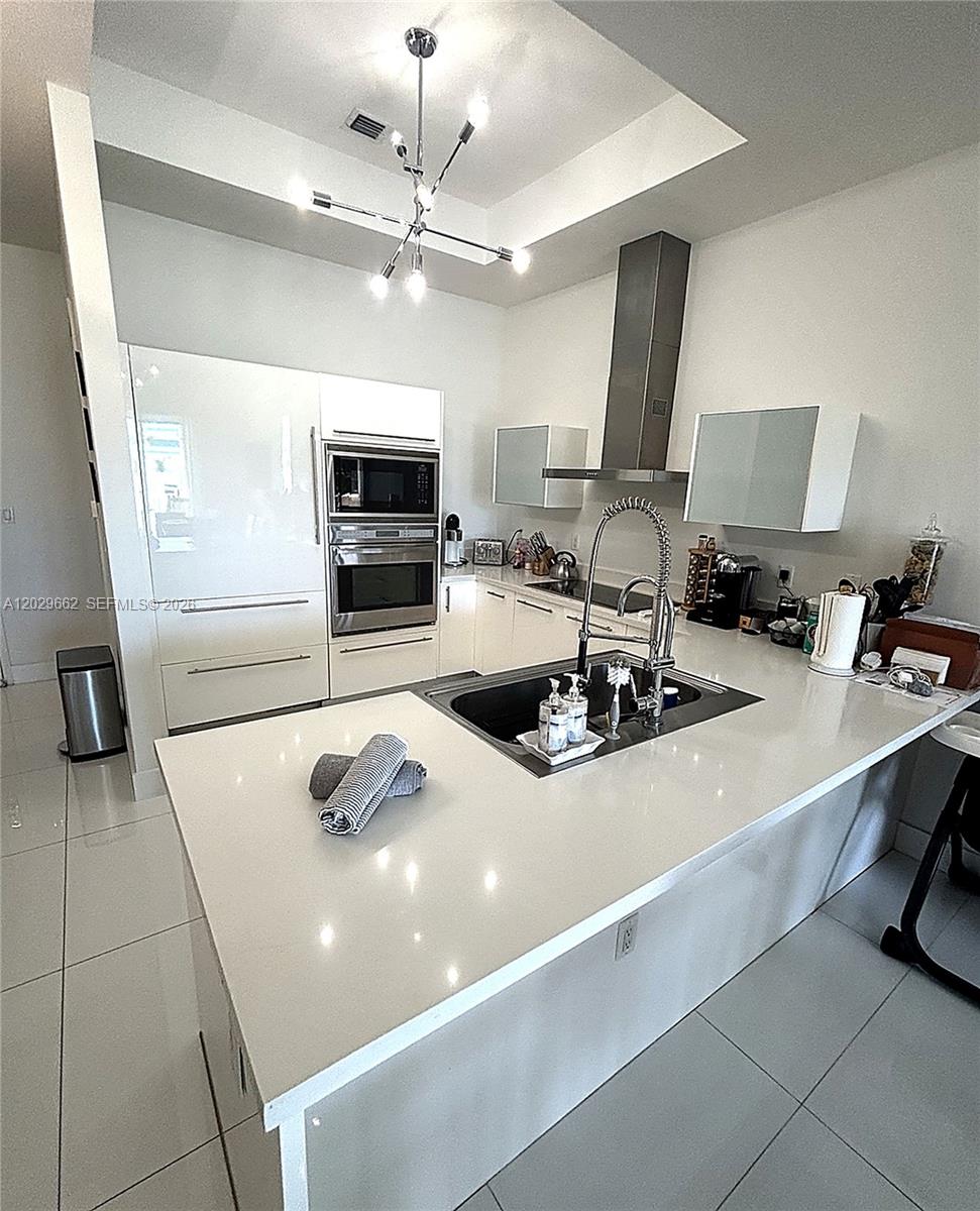 ST TROPEZ ON THE BAY III - Residential Lease