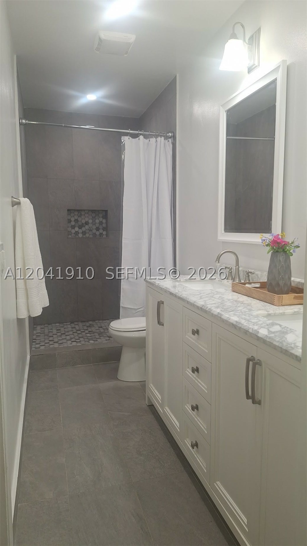 HOLLYWOOD HILLS AMEN PLAT - Residential