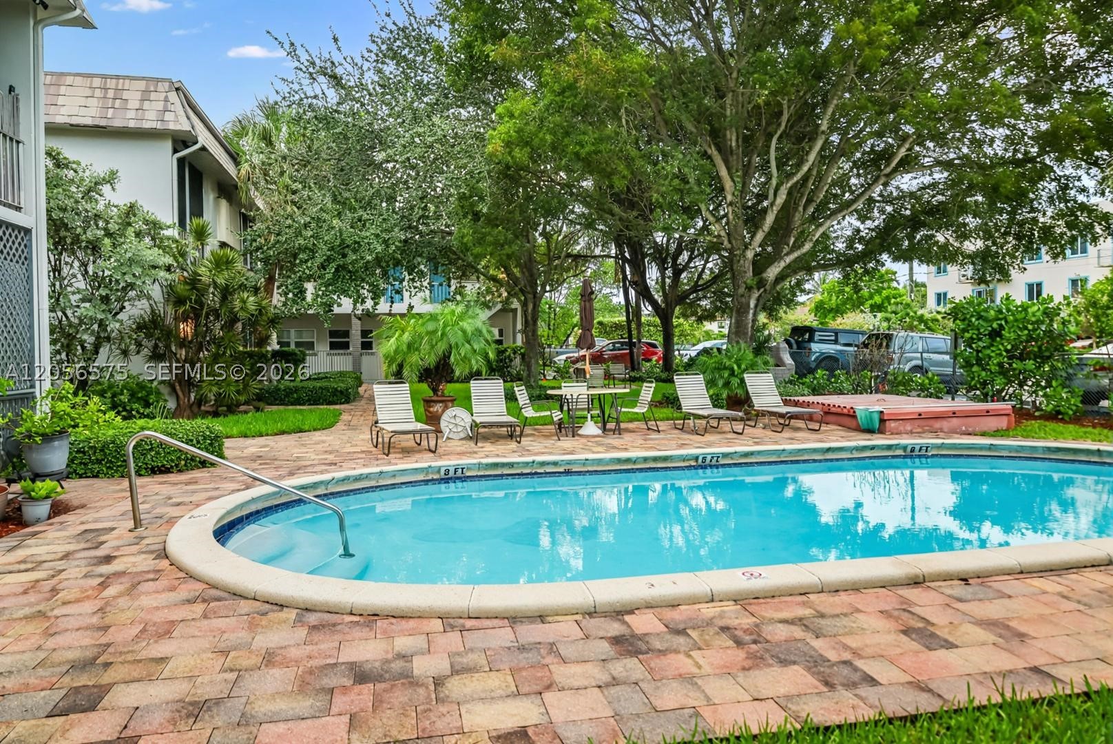 OAKLAND EAST MANORS CONDO - Residential