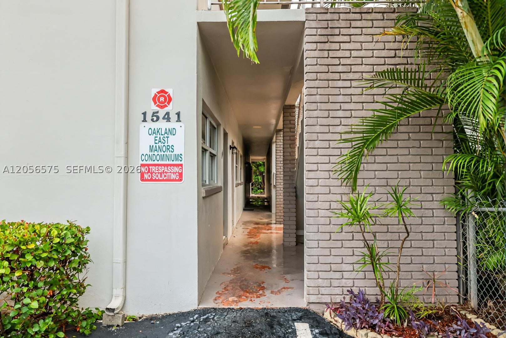 OAKLAND EAST MANORS CONDO - Residential