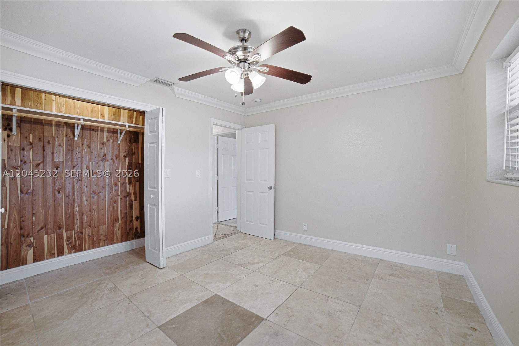 HOLLYWOOD LAKES SECTION - Residential